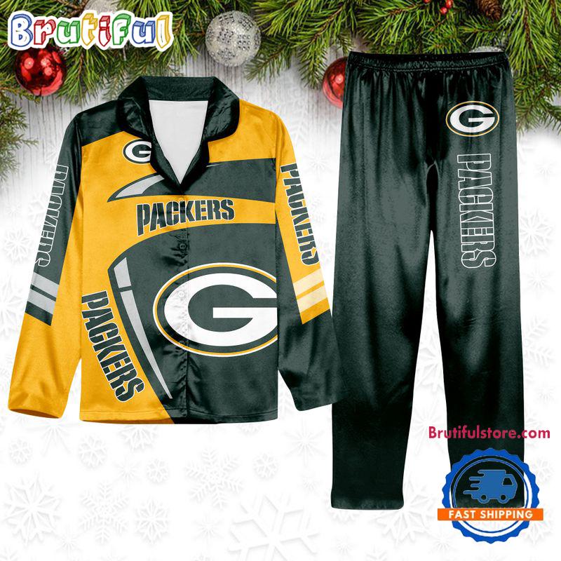 Sportswearmerch Green Bay Packers NFL Winter Season Personalized Pajamas Set For Fan