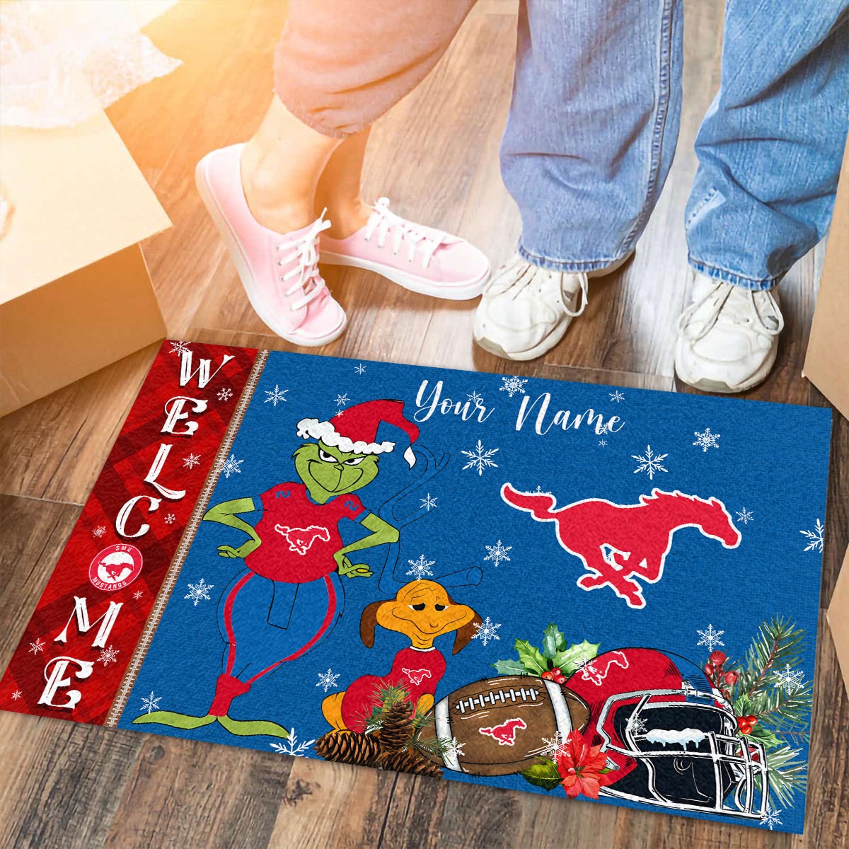 Sportswearmerch SMU Mustangs NCAA x Grinch Christmas Welcome Football Doormat For Fan
